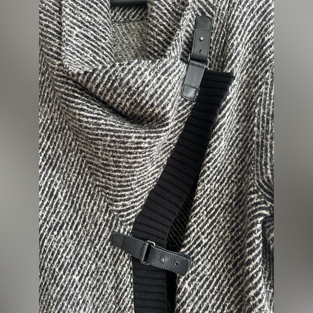 OSKA High Collar Knee Length Coat - Relaxed Fit - 100% Virgin Wool - Picture 4 of 10